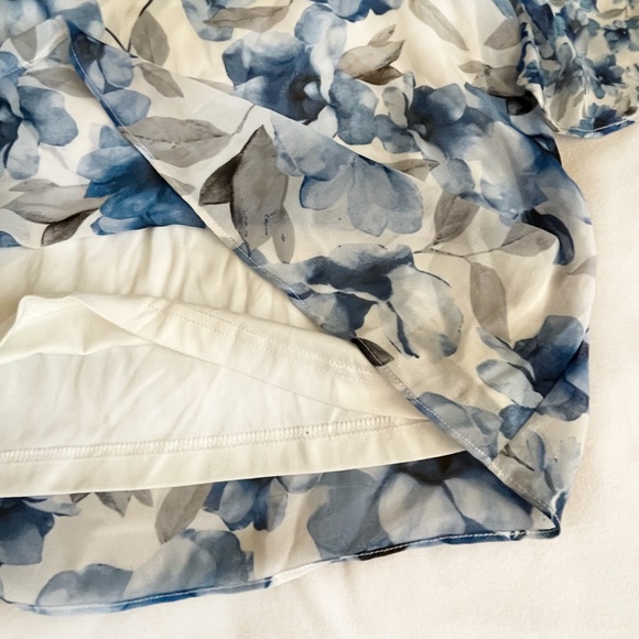 Calvin Klein White/Blue Women’s 3/4 Bell Sleeve V Neck Blouse Sz‎ M - Picture 4 of 9